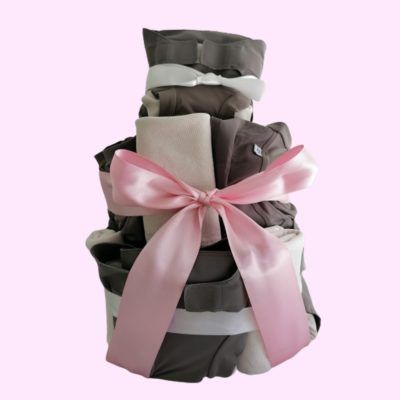 mini gateau de couche avec ruban rose
