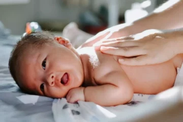 fesses rouges rougeurs érythèmes couches lavables conseils causes décrassage